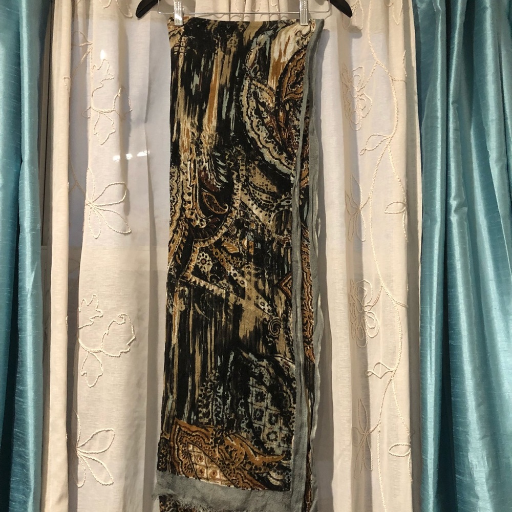 Jessica Simpson- Brown, Black & Grey neck scarf